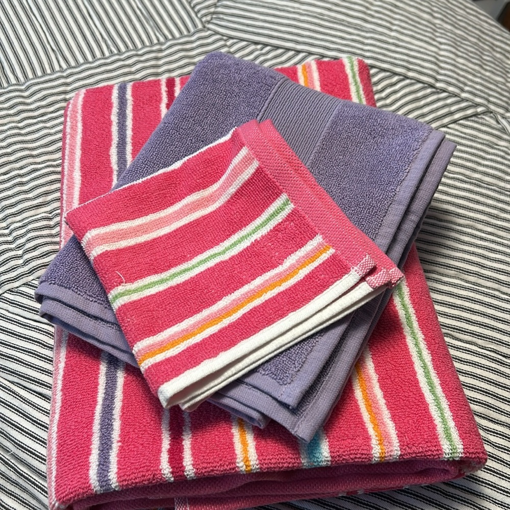 Towel Set - Picture 2 of 9